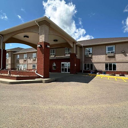 Clarion Pointe Hotel Rimbey Bagian luar foto