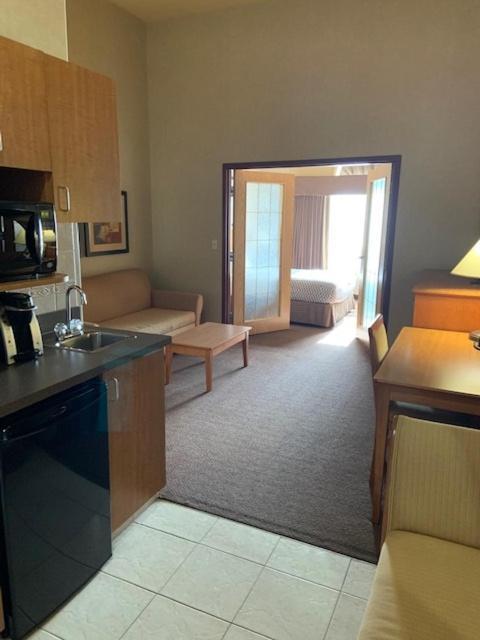 Clarion Pointe Hotel Rimbey Bagian luar foto