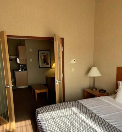 Clarion Pointe Hotel Rimbey Bagian luar foto