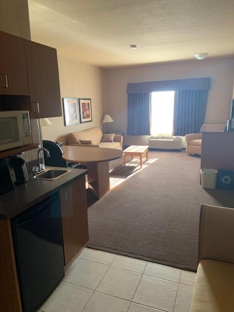 Clarion Pointe Hotel Rimbey Bagian luar foto