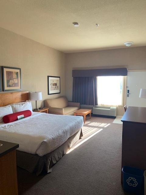 Clarion Pointe Hotel Rimbey Bagian luar foto