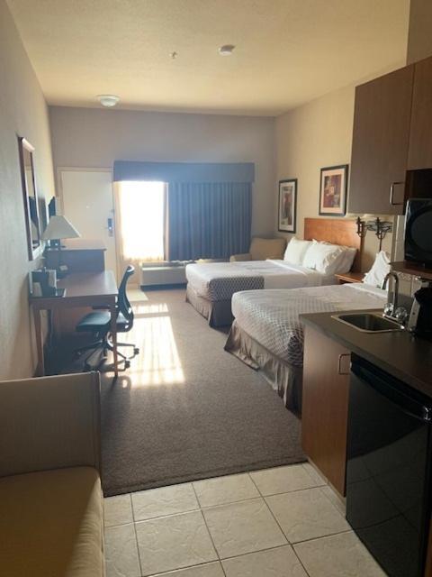 Clarion Pointe Hotel Rimbey Bagian luar foto