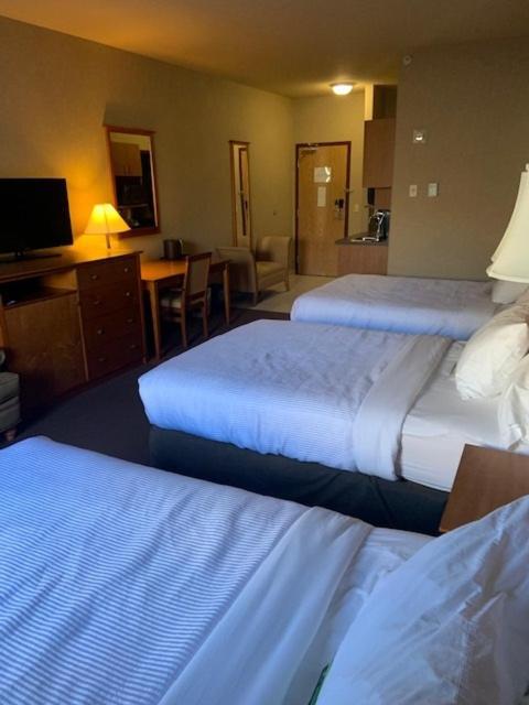 Clarion Pointe Hotel Rimbey Bagian luar foto