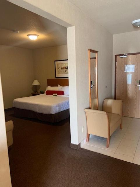 Clarion Pointe Hotel Rimbey Bagian luar foto