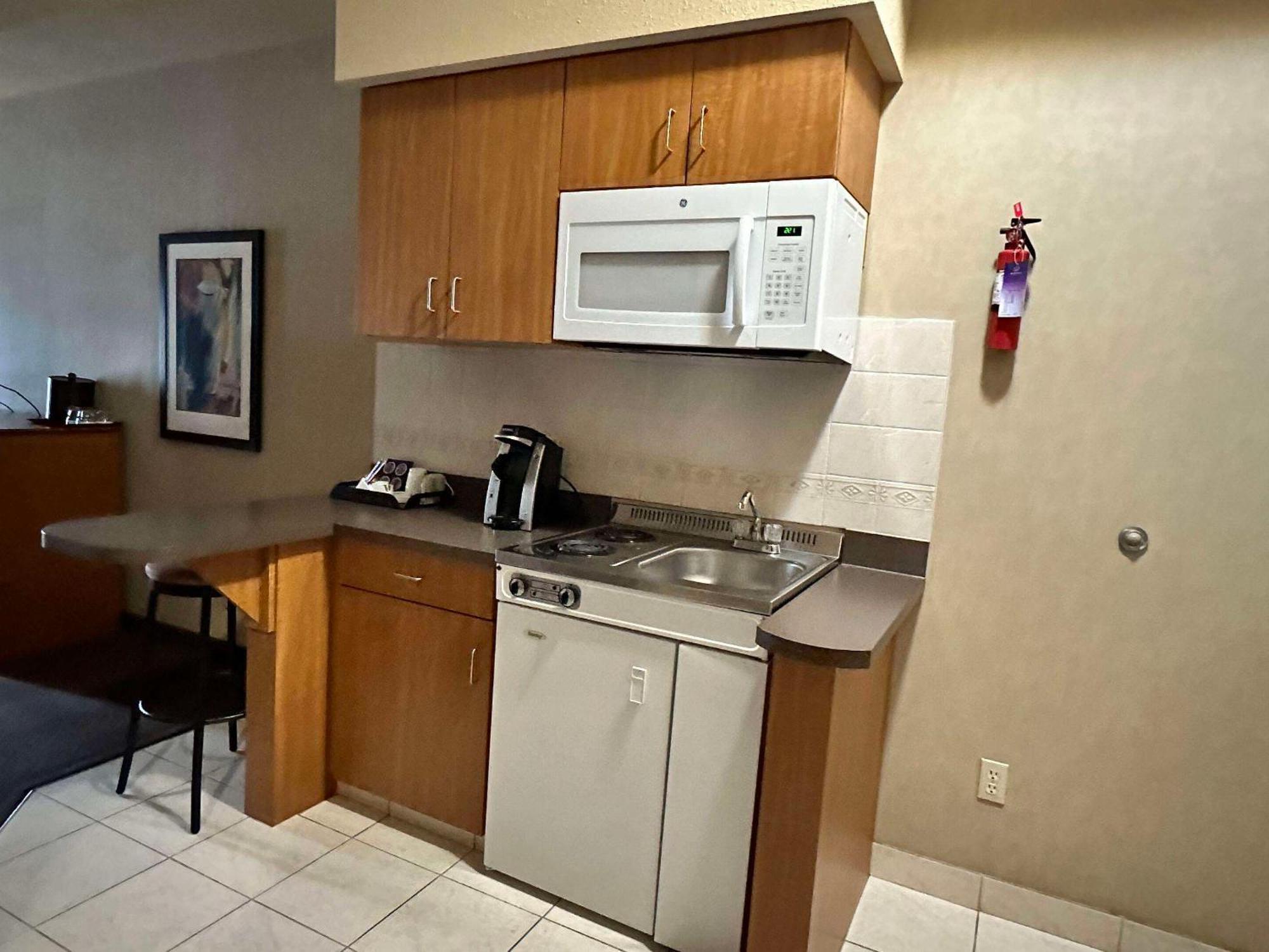 Clarion Pointe Hotel Rimbey Bagian luar foto