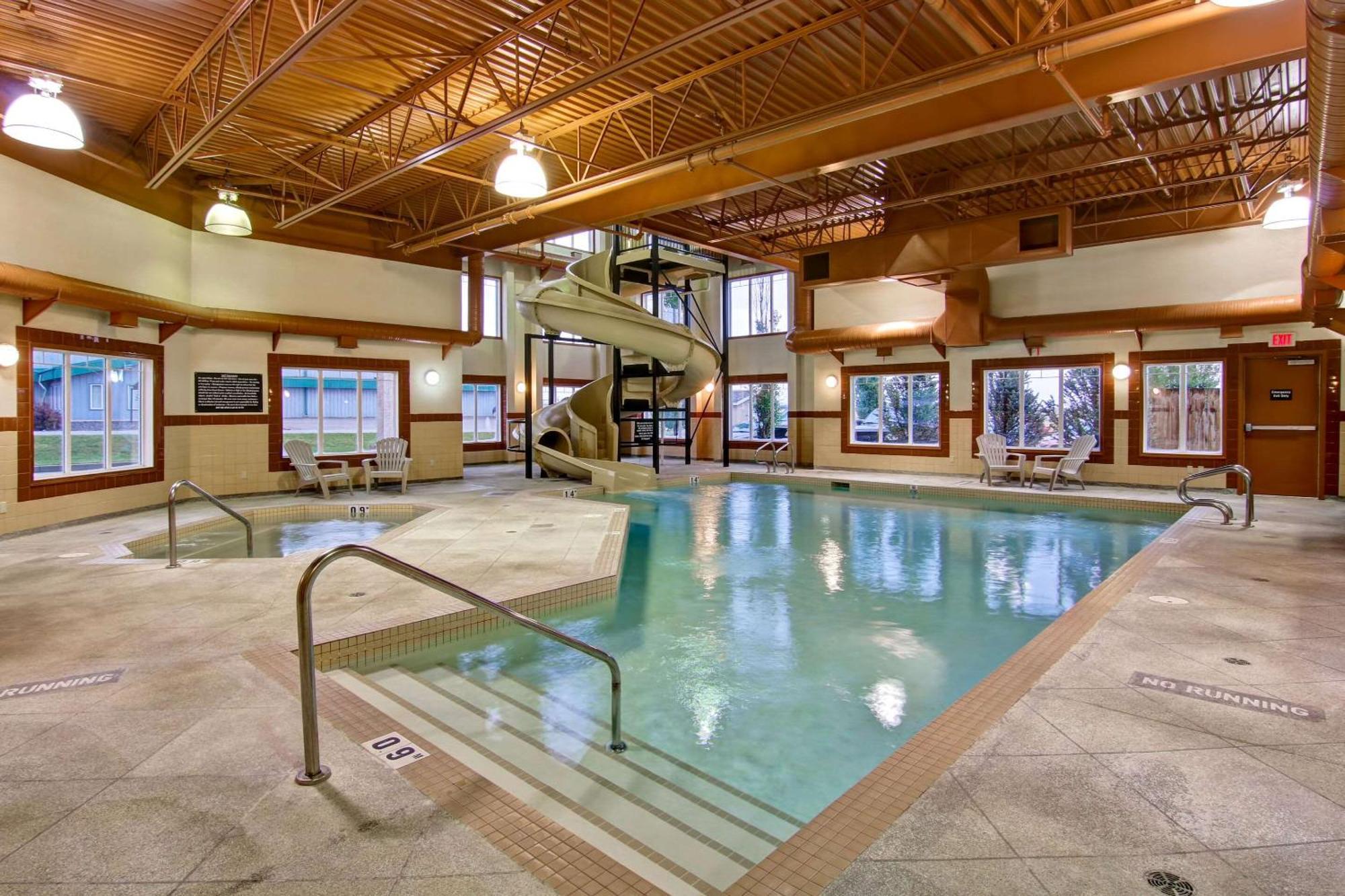 Clarion Pointe Hotel Rimbey Bagian luar foto