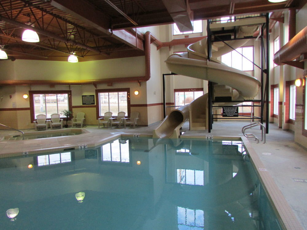 Clarion Pointe Hotel Rimbey Bagian luar foto