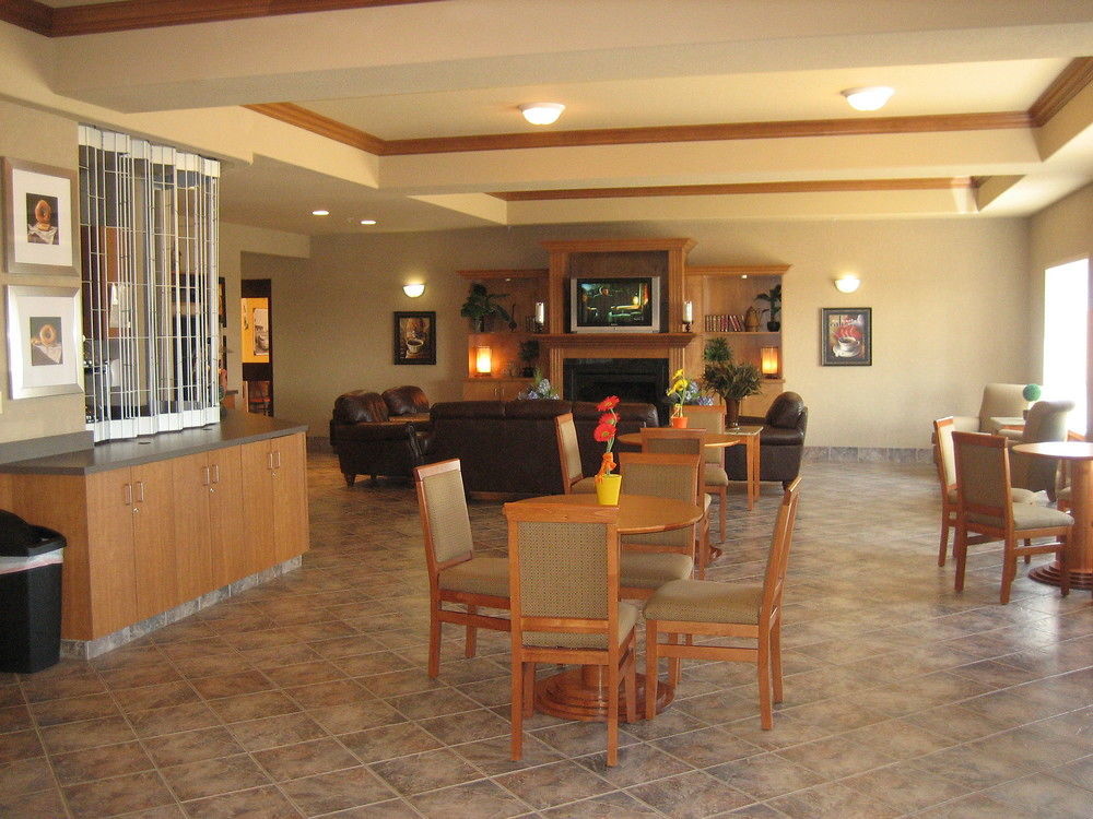 Clarion Pointe Hotel Rimbey Bagian luar foto