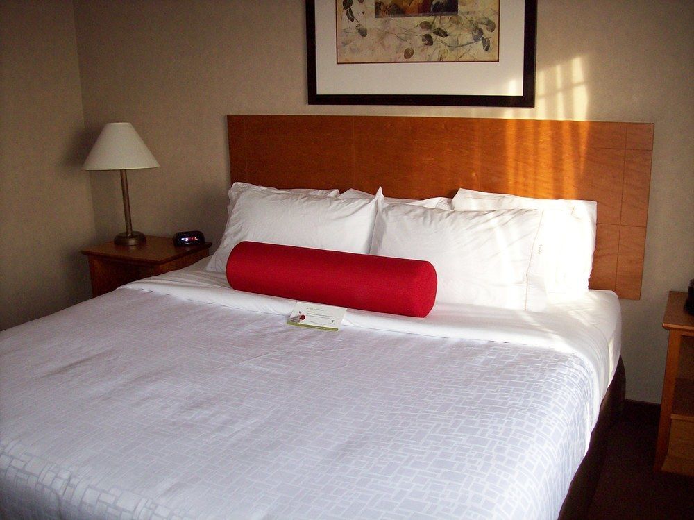 Clarion Pointe Hotel Rimbey Bagian luar foto