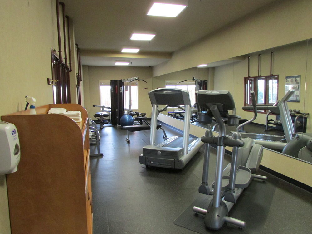 Clarion Pointe Hotel Rimbey Bagian luar foto
