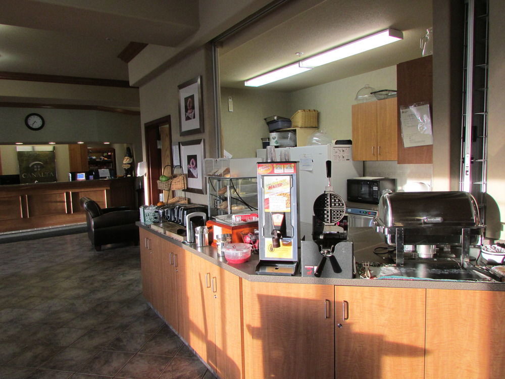 Clarion Pointe Hotel Rimbey Bagian luar foto