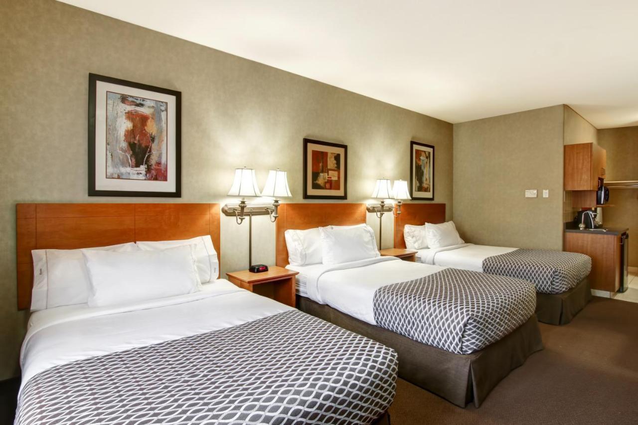 Clarion Pointe Hotel Rimbey Bagian luar foto