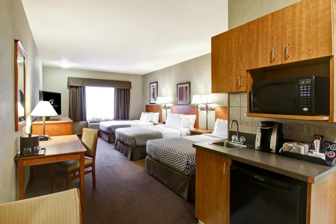 Clarion Pointe Hotel Rimbey Bagian luar foto