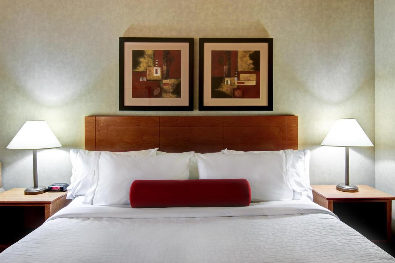 Clarion Pointe Hotel Rimbey Bagian luar foto