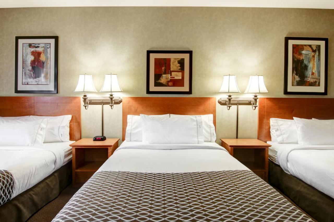 Clarion Pointe Hotel Rimbey Bagian luar foto