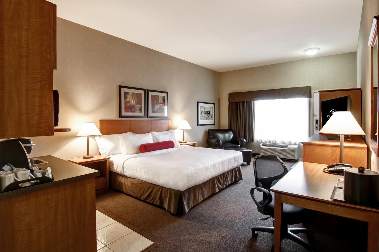 Clarion Pointe Hotel Rimbey Bagian luar foto